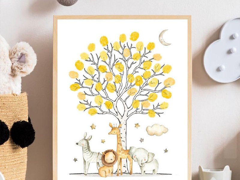 Arbre à empreintes illustré avec animaux de la savane, encadré pour une baby shower