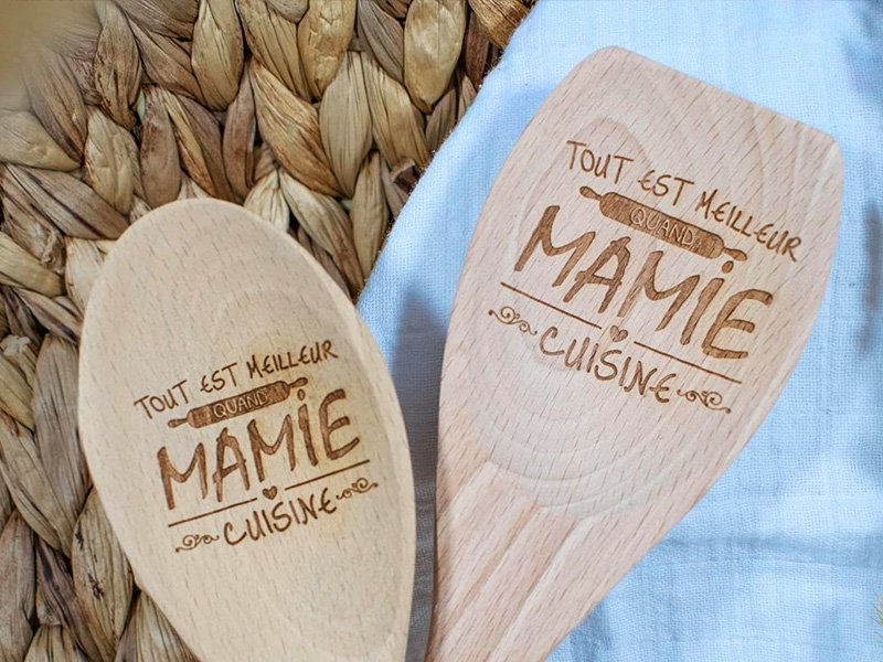 Cuillère en bois gravée pour mamie